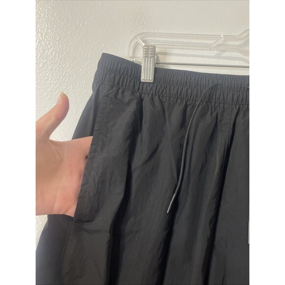 NIKE Windrunner High-Waisted Woven Open-Hem Pants Medium Black NEW FV7655-010 - Picture 4 of 15